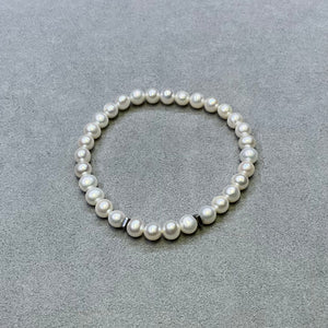 Freshwater pearls bracelet