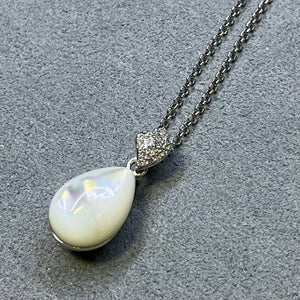 White Mother of Pearl Necklace